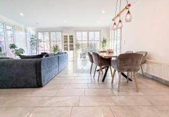 EIN ZUHAUSE MIT RAUM FÜR GENERATIONEN