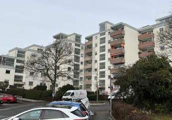 SEHR GEPFLEGT MIT BLICK INS GRÜNE