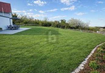 GROßES GRUNDSTÜCK IN BEGEHRTER LAGE