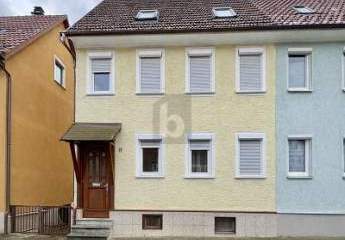 CHARMANTES ZUHAUSE MIT GARTEN UND VIEL POTENZIAL