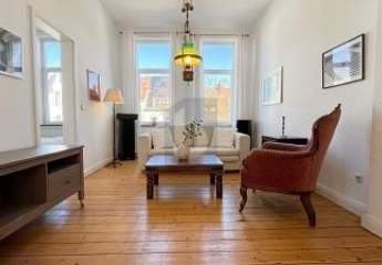 TRAUMHAFTER ALTBAU MIT SONNIGEM BALKON