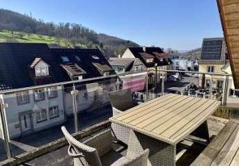 NEUWERTIG MIT AUSSICHTSLAGE SUCHT NEUE EIGENTÜMER