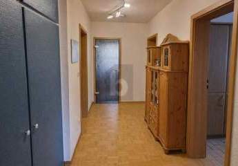 HELL, MODERN UND RUHIG GELEGEN