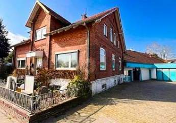 MODERN WOHNEN MIT HALLE UND VIEL PLATZ