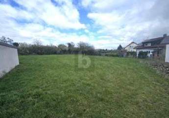 GROßES GRUNDSTÜCK IN BEGEHRTER LAGE