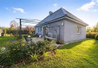 IHR NEUES ZUHAUSE: STILVOLL MIT GARTENIDYLLE