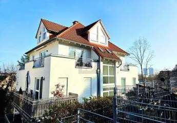 PENTHOUSEHÄLFTE - MIT TAUNUS- UND DOMBLICK!