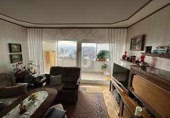 SEHR GEPFLEGT MIT BLICK INS GRÜNE