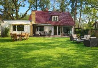 CHARMANTES ZUHAUSE MIT GROßEM GARTEN