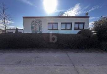 GROßER GARTEN, GARTENHAUS ALS WOHNBEREICH