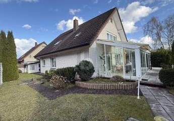 VIEL PLATZ FÜR DIE FAMILIE MIT SCHÖNEM GARTEN