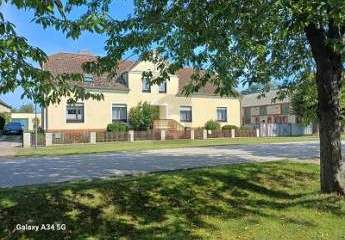 GROßES BAUERNHAUS MIT VIEL NEBENGELAß