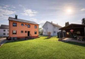 STILVOLL MIT SCHÖNEM GARTENBEREICH