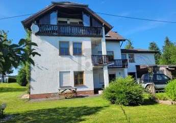 VIEL PLATZ MIT EINLIEGERWOHNUNG IM GRÜNEN