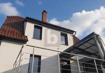 MODERNES WOHNEN TRIFFT AUF SONNIGE GARTENIDYLLE