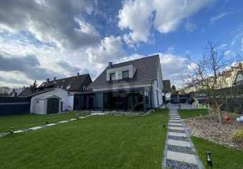 ALLEINSTEHENDER FAMILIENTRAUM MIT GARTEN