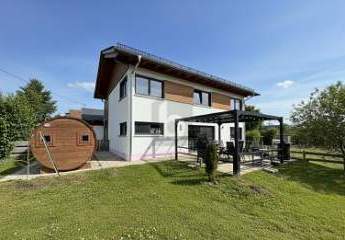 EXKLUSIVES EIGENHEIM MIT PFERDEANLAGE