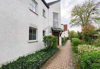 CHARMANT MIT KLEINEM GARTEN