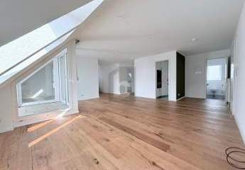 WOHNJUWEL AUF ZWEI EBENEN MIT ELEGANTEM FLAIR