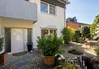 HOCHWERTIGES ZUHAUSE MIT BESONDEREM AUSBLICK