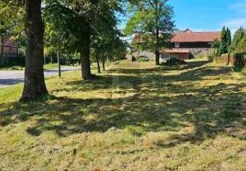 SCHÖN, ERSCHLOSSEN IM GRÜNEN