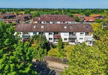 FAMILIENIDYLLE MIT GARTEN