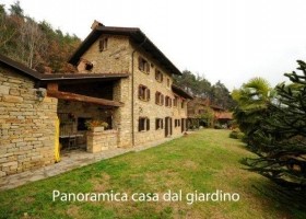 Stilvoll renovierte Naturstein-Villa mit Gästehaus und Pool in geschützter Südhanglage.