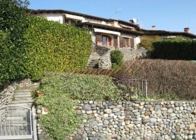 Aparte Wohnung mit Terrasse und Garten in gepflegter Residenz mit Pool.