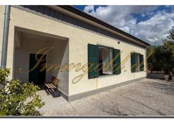 Immogold Familienfreundliche Villa mit riesigen Obstgarten und vier Schlafzimmern