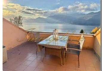 Sehr aparte zwei Zimmerwohnung mit herrlichem See- und Panoramablick