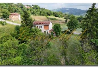 Landhaus mitten in der Natur von der Sonne verwöhnt
