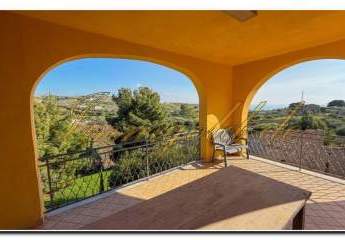 Immogold Süd- Sizilien großzügige Landvilla auf Sizilien mit sechs Schlafzimmern, zwei Wohneinheiten und Olivenhain in der Nähe vom Tal der Tempel und der Scala dei Turchi.