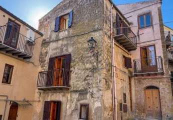 Casa an einer alt ehrwürdigen Piazza mit zwei Schlafzimmern und PanoramaBlick auf die Berge des Madonie-Parks.