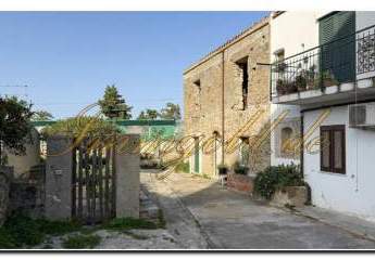 Nord-Sizilien, Cefalu wartet auf Sie ein auf Renovierung, spezifizierendes Casa in wenigen Metern zum Strand auf Ihre Übernahme