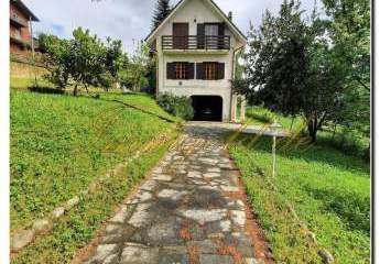 Süd Piemont, chices Einfamilien Haus in bevorzugter Lage mit ca. 2.800 m² Garten