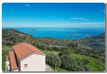Freistehende Panoramavilla oberhalb von Cefalù, vier Schlafzimmer, toller Meerblick und ca. 11.000 m² weitläufiges Hanggrundstück