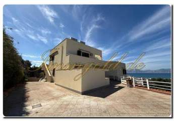 Immogold Sizilianischer Luxustraum Exklusive Villa nahe Palermo, mit fünf Schlafzimmern, drei separaten Apartments, Meerblick, spektakulärer Dachterrasse und tollem Pool