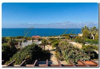 Immogold Sizilien Charmantes, renoviertes Strandhaus in Altavilla Milicia bei Palermo mit herrlichem Meerblick, drei Terrassen und einem abgeschiedenen Garten zum Entspannen