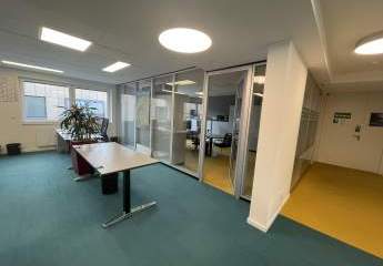 Saniertes und vollklimatisiertes Bürohaus in Westhoven