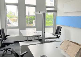 Moderne Büros mit bodentiefen Fenstern am Deutzer Feld