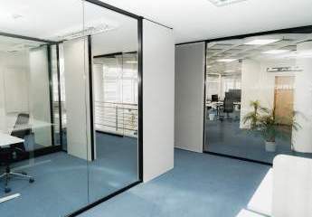 Büro mit Glaswänden und großer Terrasse sucht neuen Mieter!