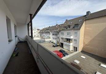 Kleines Büro mit Balkon mitten in City