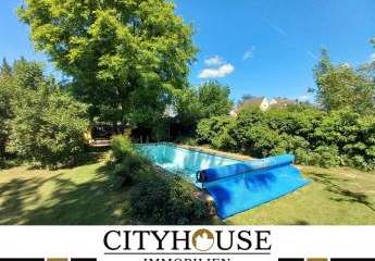 CITYHOUSE: Freistehendes Einfamilienhaus mit großem Grundstück, Außenpool, Sauna, Kamin und Garage