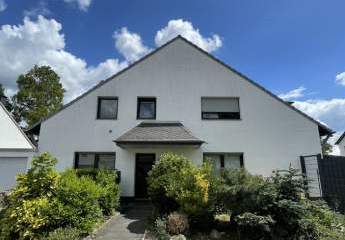 Moderne 3-Zimmer-Dachgeschosswohnung mit Loggia und Einbauküche in Köln-Grengel