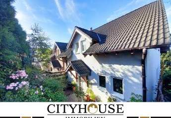 CITYHOUSE: Schöne Doppelhaushälfte mit großem Garten, Hobbyraum Souterrain, Keller, Terrasse