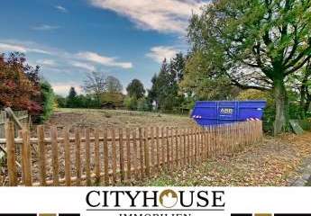 CITYHOUSE: Großes, sonniges Baugrundstück, voll erschlossen in bevorzugter Lage.