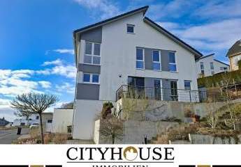 CITYHOUSE: TOP modernes, großes Energiesparhaus, KFW 55 mit Solaranlage, EBK, Kamin, Garten, Garage