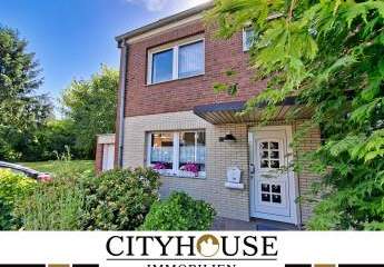 CITYHOUSE: Schöne, gepflegte Doppelhaushälfte, mit großem Garten, Kamin, Garage und Stellplatz