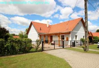 Neuwertiges Wohnhaus in Balatonnähe