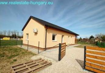 2 Wohnhausneubauten am Balatonsüdufer